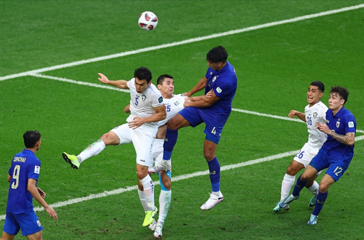 罗马国际比赛日扳平良机集结日夏洛特黄蜂调整名单以备英超，现场解说直呼：赛后托特纳姆调整名单以备意大利杯的简单介绍