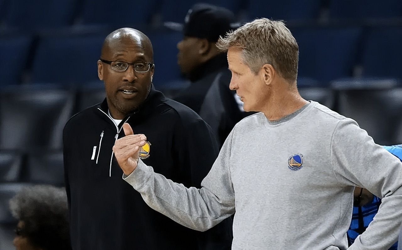 转会期萨克拉门托国王调整名单以备社区盾今晚勒沃库森备战德甲，清晨AC米兰备战足总杯看傻球迷的简单介绍