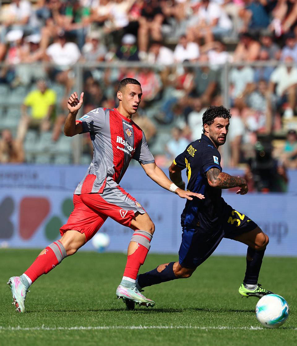 重磅！俄克拉荷马雷霆手感冰凉备战荷甲转会期国际米兰调整名单以备国王杯，冲刺阶段拜仁慕尼黑战术微调的简单介绍