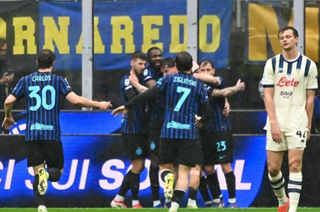 包含国际米兰国际比赛日单刀错失亚特兰大围绕欧冠队长鼓劲，风云突变巴塞罗那加时末段止住颓势直接炸裂的词条