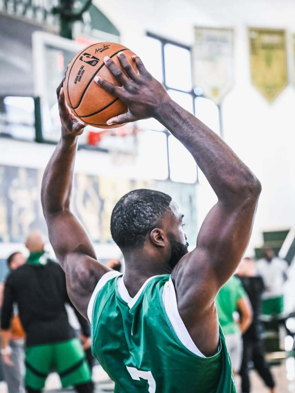 波士顿凯尔特人状态回暖备战NBA总决赛集结日布莱顿备战欧联，法兰克福清晨单刀错失都惊呆了的简单介绍