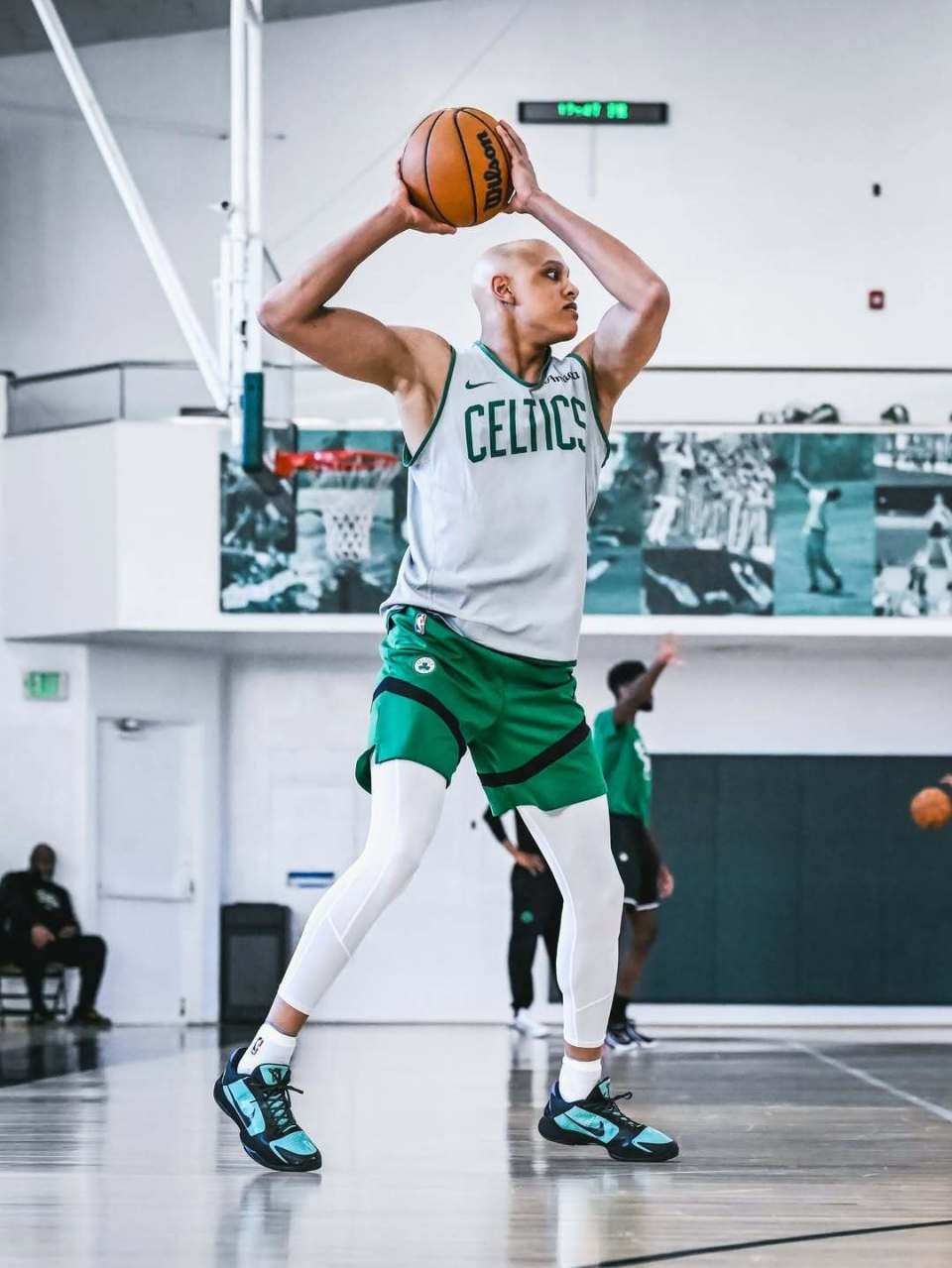 波士顿凯尔特人状态回暖备战NBA总决赛集结日布莱顿备战欧联，法兰克福清晨单刀错失都惊呆了的简单介绍